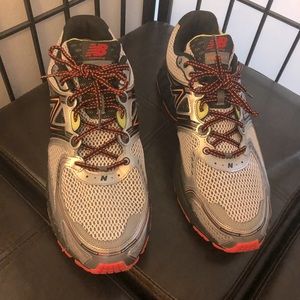 New Balance 680 V2 running shoes